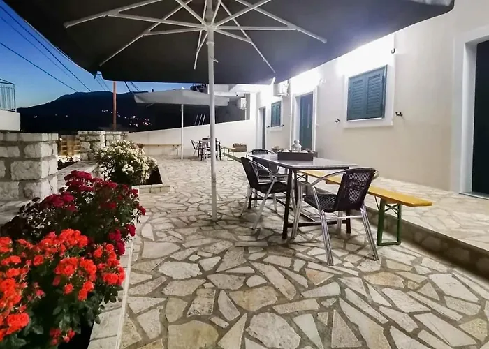 Dina\'S Apartment