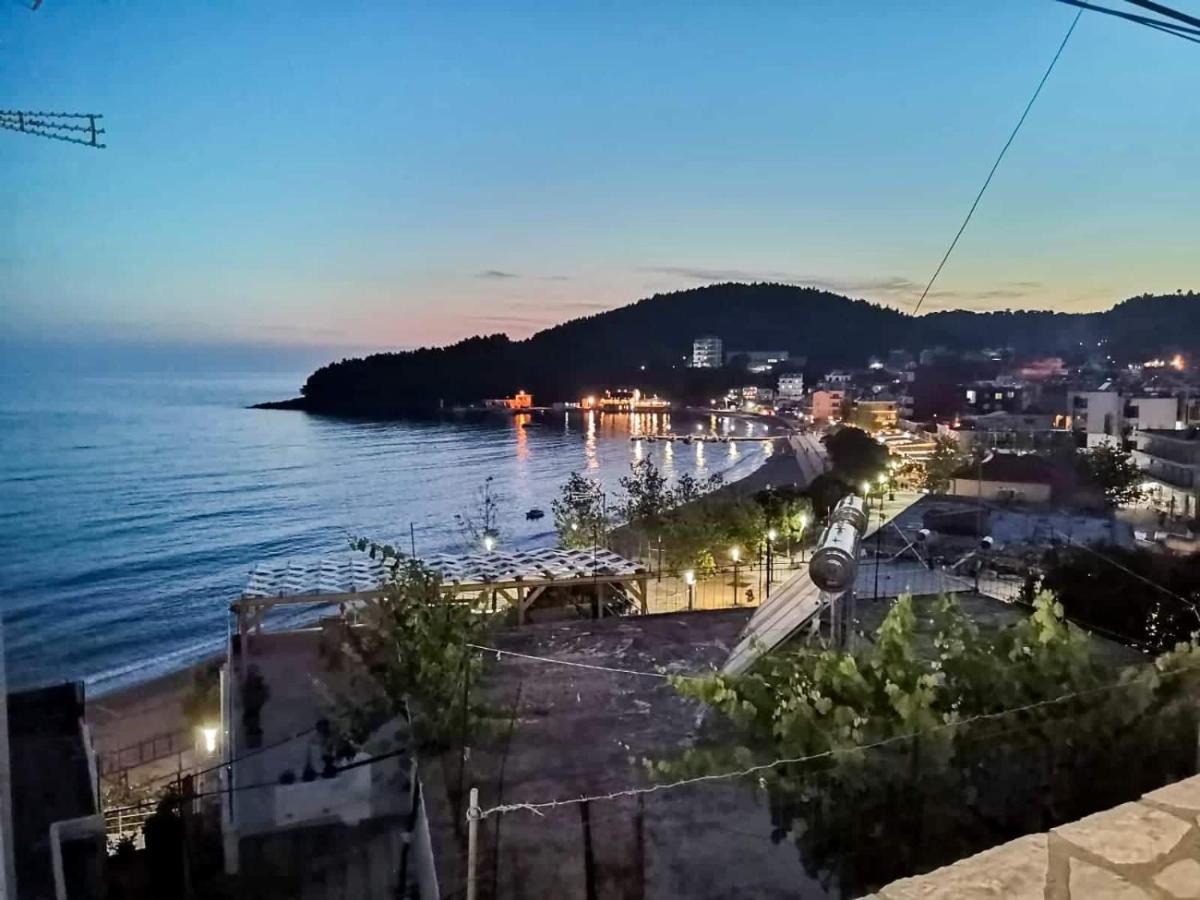 Dina's * Himara