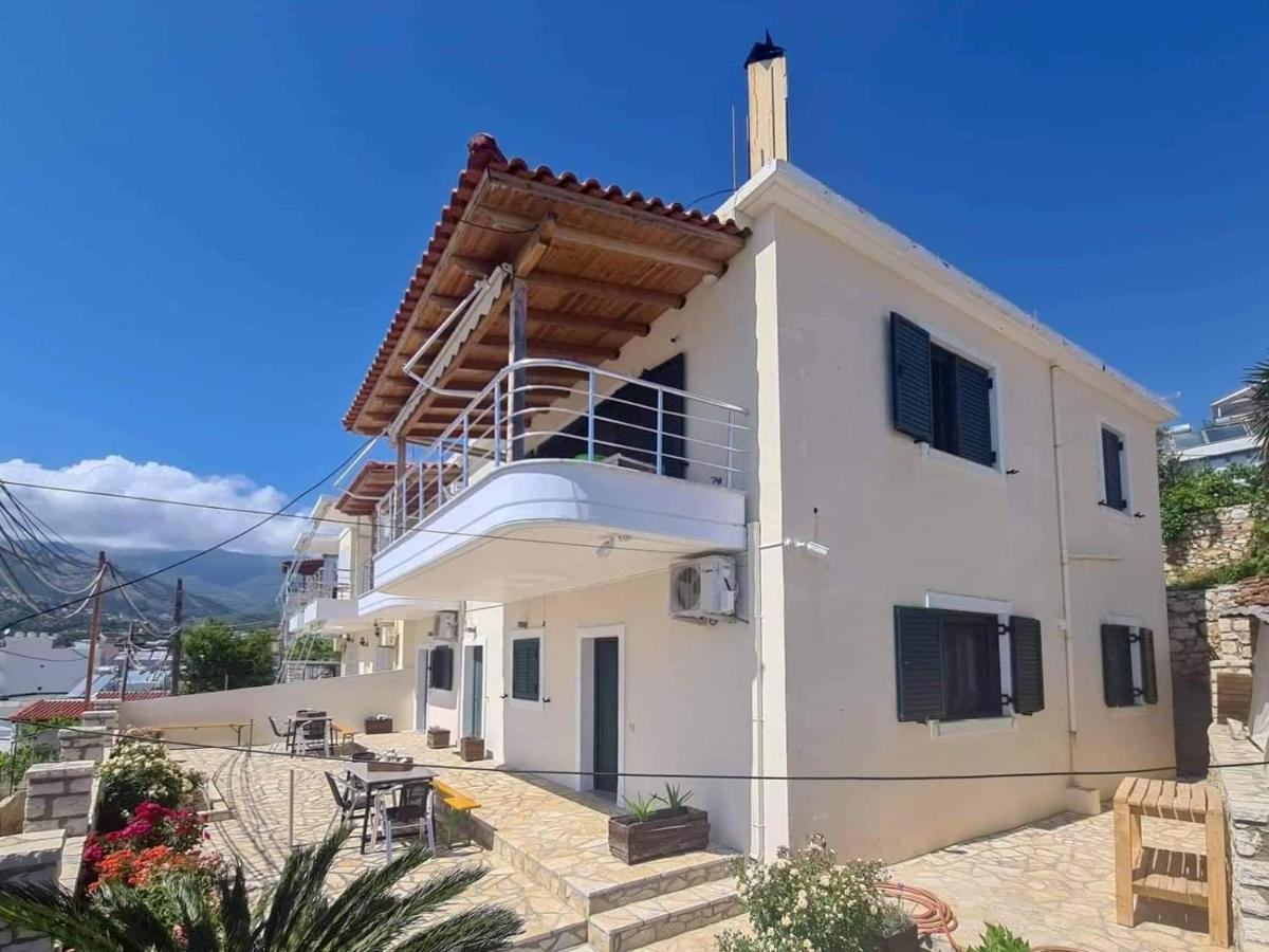 Apartament Dina's