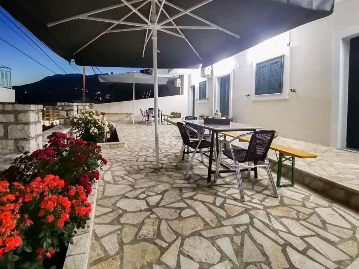 Apartament Dina's Himara